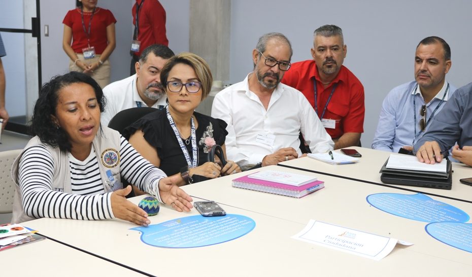 Sesión de un Consejo Ampliado con autoridades y comunidad